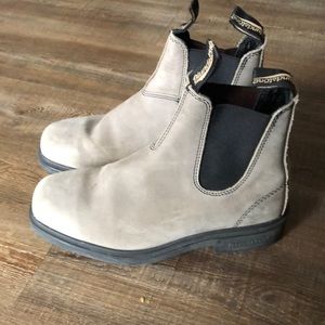 BLUNDSTONE grey chelsea boots